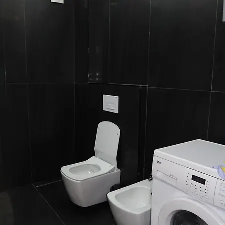 2br In Tiranas Trendiest Neighborhood Apartmán *