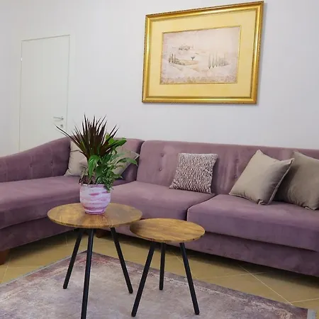 Διαμέρισμα 2br In Tiranas Trendiest Neighborhood *