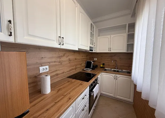 2br In Tiranas Trendiest Neighborhood Lägenhet *